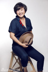 组图：欢神贾玲写真百变风格变身时尚达人