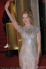 组图：妮可-基德曼亮片鱼尾裙压轴艳惊四座