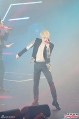 组图：JYJ个唱大秀肌肉 朴有天母亲胞弟应援