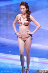 组图：港姐泳装环节吸睛 挺美乳扭蛮腰热辣辣