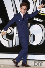 组图：Girls Day素珍优雅白裙出席记者会