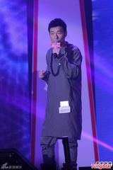 组图：许志安狂做运动引胃痛 笑言郑秀文不知情