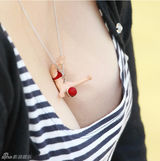 组图：日本创意项链“乳沟跳跃者”大胸必备