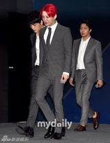 组图：JYJ全员现身 金俊秀红发吸睛搞笑不断