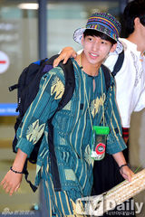 组图：刘延锡孙浩俊B1A4成员Baro返韩 变异域土男