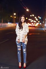 组图：阚清子夜景街拍 短裙短裤秀大长腿