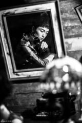 组图：陈晓【演员】黑白复古大片 举高脚杯吐舌卖萌