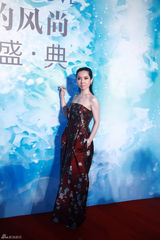 组图：何炅叶璇许茹芸等群星出席时尚盛典