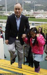 策划：七夕甜蜜奉送!女儿是星爸上辈子的小情人