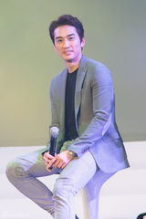 独家：宋承宪上海见面会 为粉丝冲咖啡