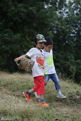 组图：多多贝儿集市风波显情深 复古运动会欢乐