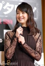 组图：“精灵王子”奥兰多访日 夸佐佐木希漂亮