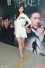 组图：高海宁短裙秀长腿 梁烈唯拒向母亲谈剧情