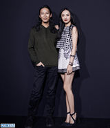 组图：姚晨优雅亮相活动 红唇耀眼美腿修长