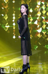 组图：《the show》众星云集 NS允智超短裙亮相