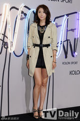 组图：EXO汤唯等亮相活动 休闲装扮也时尚