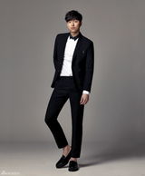 组图：高俊熙孔侑拍写真 秀长腿展优越身材