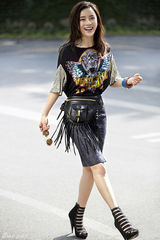 组图：袁姗姗夏日时尚街拍曝光 俏皮不乏性感