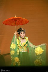 高清图：李玉刚《镜花水月》演唱会华丽开唱