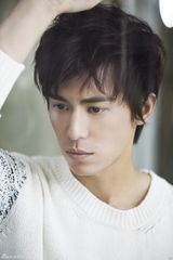 组图：陈楚河阳光写真温暖诠释男人魅力