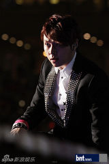 组图：少女时代等众星亮相2012梦想演唱会红毯