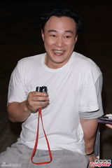 陈奕迅现场错词卖萌求饶 风趣化解戒烟质疑(图)