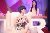 组图：张俪俏丽短发做客最佳现场 赵宝刚送祝福
