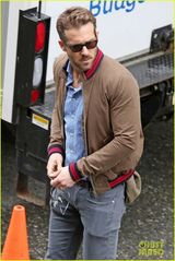 组图：布莱克片场披婚纱吻新郎 老公帅气探班