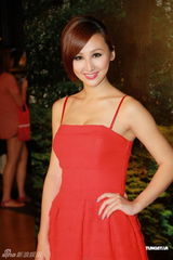 组图：高海宁庄思敏为品牌走秀 谈陈志云态度谨慎