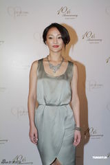 组图：周迅现身扮小女人 与赵薇传不和只当玩笑