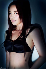 组图：孟茜变哥特式女子 性感冷艳追魂夺魄