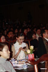 组图：潘霜霜酥胸半露玩纯情 巩新亮穿旗袍小秀性感