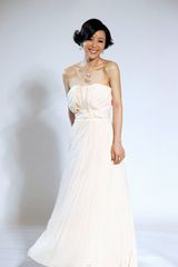 组图：张静初白色礼服亮相 典雅宛若梦幻仙子