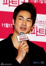 组图：《完美搭档》首尔发布 金慧善等盛装出席