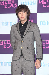 高清组图：金荷娜《宠物》试映会 张根硕十足孩子气