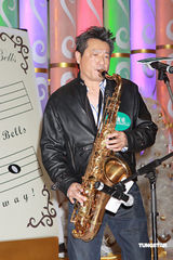 幻灯图：佘诗曼化身清纯玻璃仙子 陈豪任护花使者