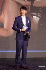 组图：《四大名捕》邓超搞怪刘亦菲学狗叫