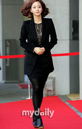 组图：张赫等出席娱乐公司合作协议签署仪式