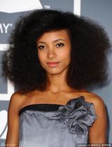 高清组图：艾斯佩兰撒-斯帕尔丁印染礼服亮相