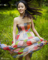 组图：赵芊羽玩转清新风 宛若夏季精灵