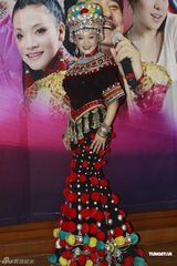 组图：腾格尔等助阵少数民族演唱会 加入流行元素