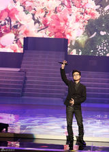 组图：少女时代KARA唱响中韩歌会 孙楠汪峰齐聚首尔