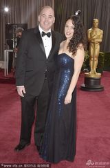 组图：第85届奥斯卡红毯-作家马修-奎克与娇妻
