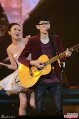 组图：方大同薛凯琪见过家长 恭硕良亲林忆莲