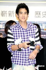 幻灯图：彭于晏坦言不爱三角恋 祝福周杰伦蔡依林