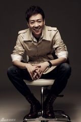 高清图：博纳实力派辛柏青 全新写真彰显儒雅大气