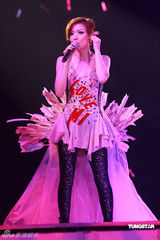 高清组图：郑秀文香港红馆开唱 与刘德华贴面掀高潮