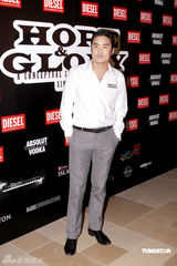 幻灯图：吴彦祖携Lisa S出席展览 婚期未定不会隐瞒