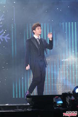 组图：萧敬腾炎亚纶亮相圣诞演唱会high翻全场