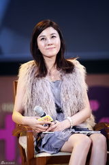 高清组图：金荷娜宣传《宠物》 张根硕送飞吻抛媚眼